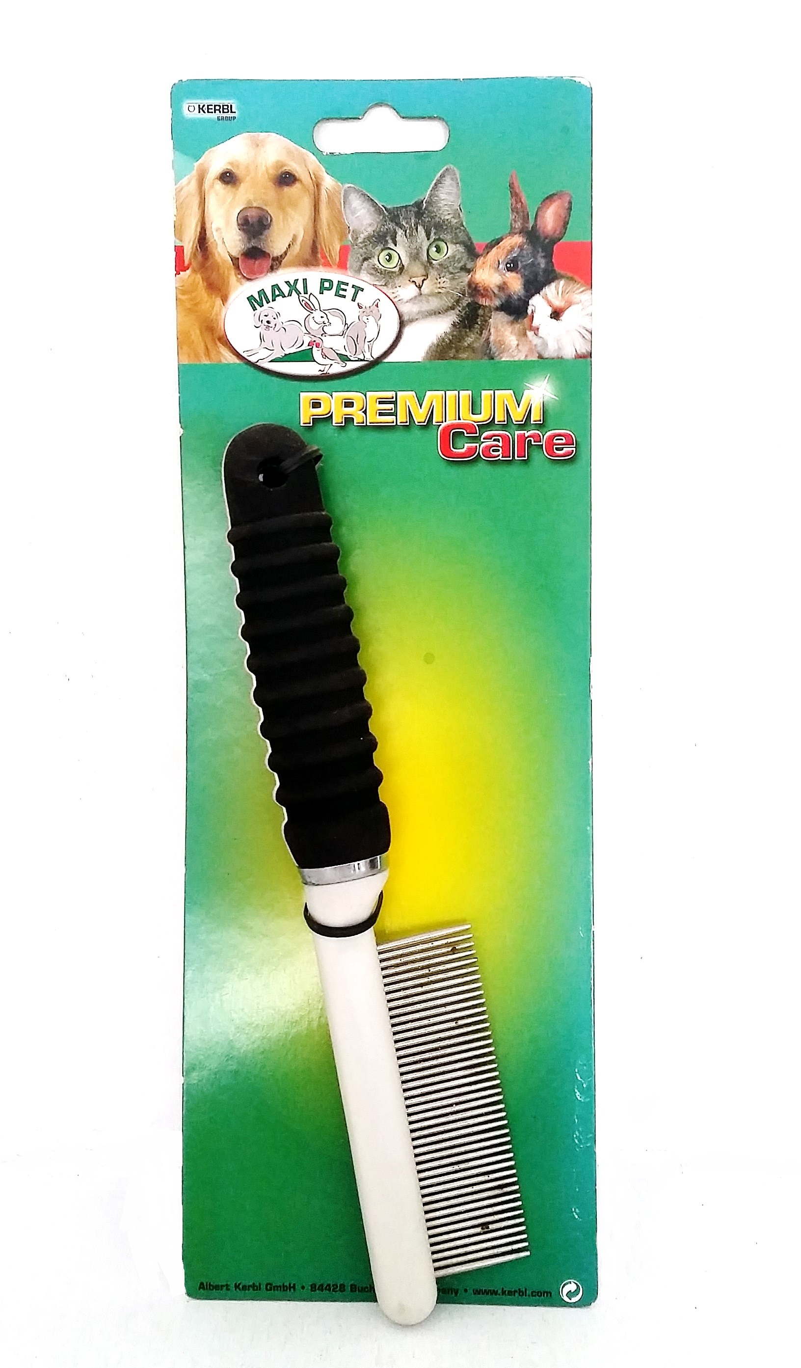 Comb for removing fur, narrow spaced teeth